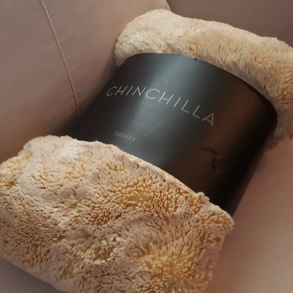 Z Gallerie Faux Chinchilla Throw GOLD - Picture 11 of 12